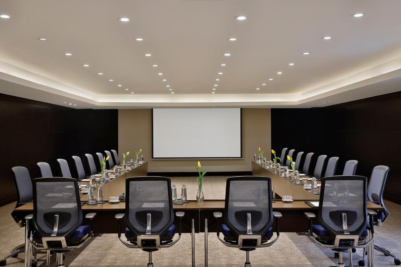Voco - Riyadh, An Ihg Hotel - فندق فوكو الرياض, احدى فنادق مجموعة إنتركونتيننتال Екстериор снимка Meeting room