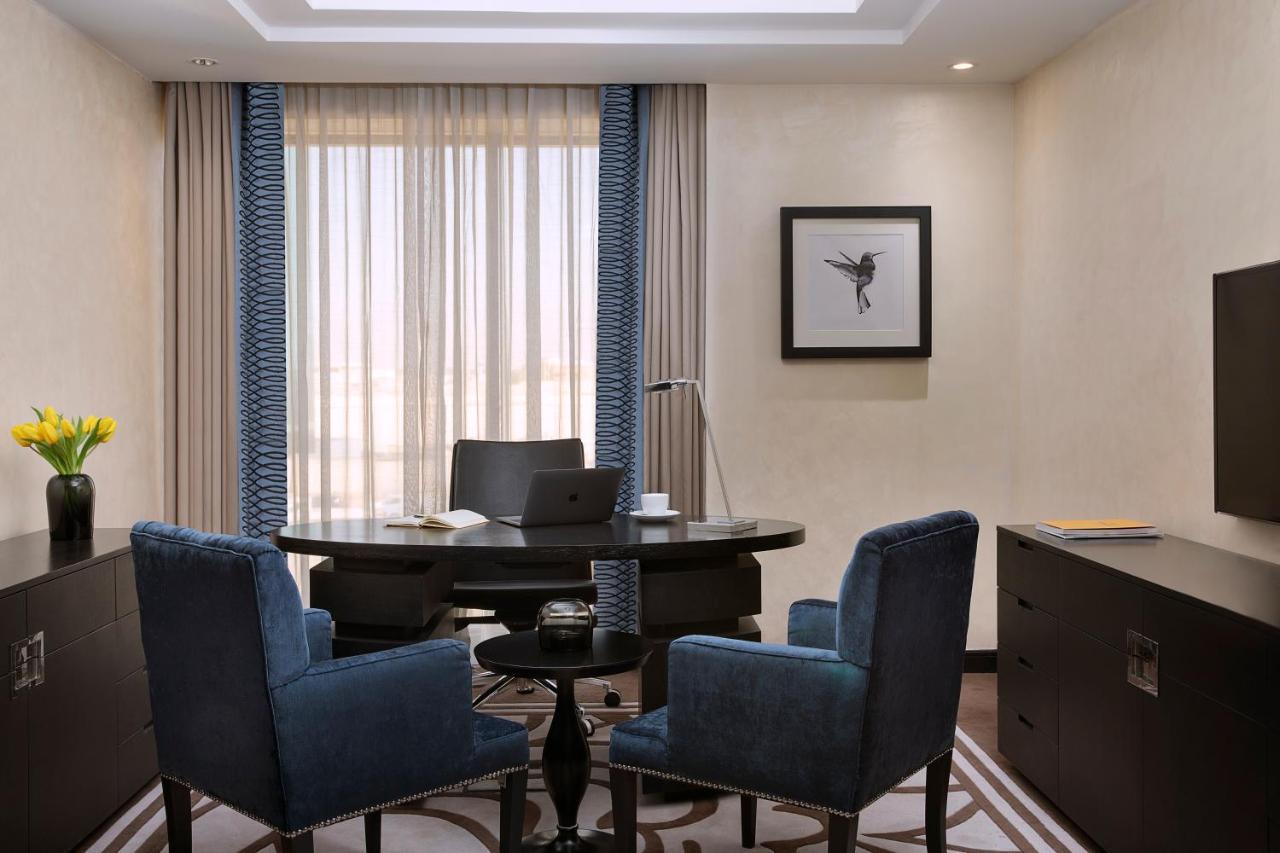 Voco - Riyadh, An Ihg Hotel - فندق فوكو الرياض, احدى فنادق مجموعة إنتركونتيننتال Екстериор снимка A typical office at the hotel