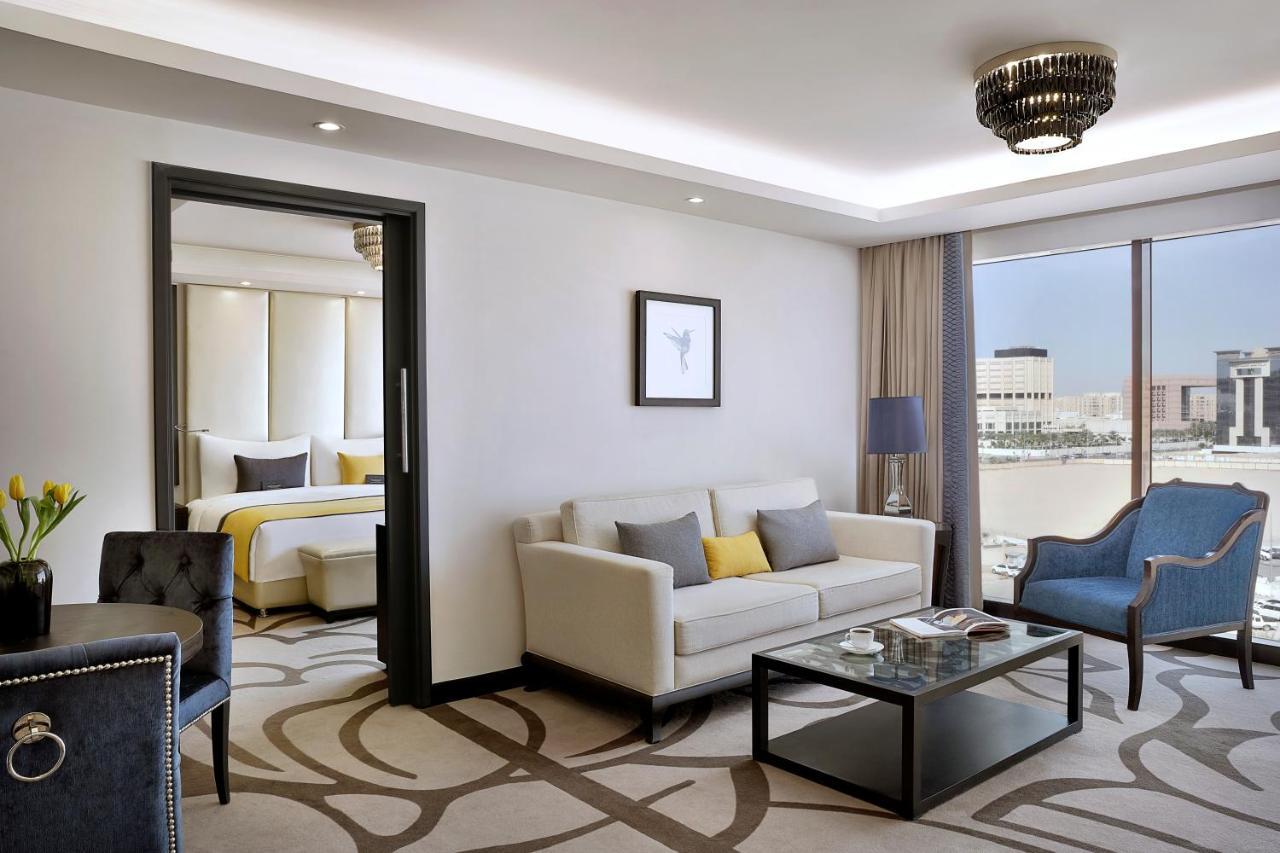 Voco - Riyadh, An Ihg Hotel - فندق فوكو الرياض, احدى فنادق مجموعة إنتركونتيننتال Екстериор снимка Suite at the hotel