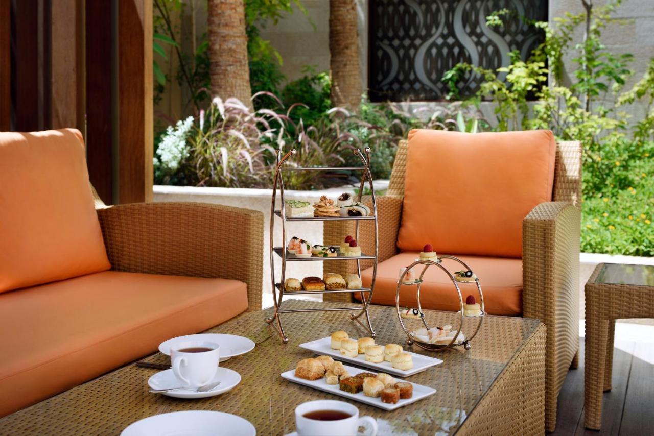 Voco - Riyadh, An Ihg Hotel - فندق فوكو الرياض, احدى فنادق مجموعة إنتركونتيننتال Екстериор снимка Afternoon tea at the Four Seasons Hotel, Cairo