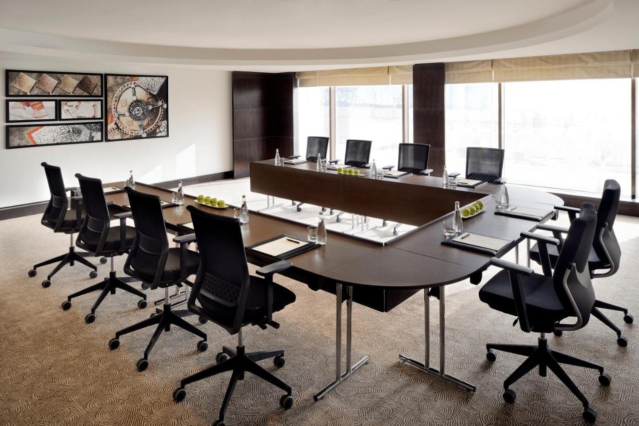 Voco - Riyadh, An Ihg Hotel - فندق فوكو الرياض, احدى فنادق مجموعة إنتركونتيننتال Екстериор снимка A meeting room